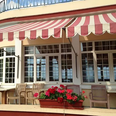 מלון דירות Inglessata Rose 3*