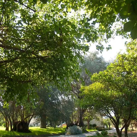 מלון דירות Inglessata Rose 3*