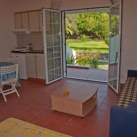 Inglessata Rose מלון דירות